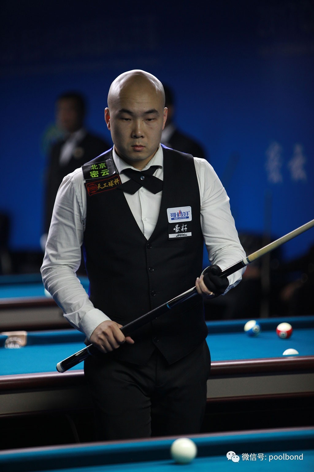 己定位成一 己定位成一