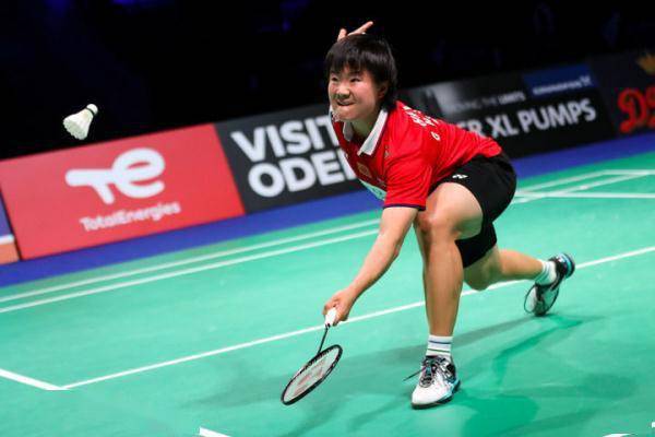 而是利用他 而是利用他