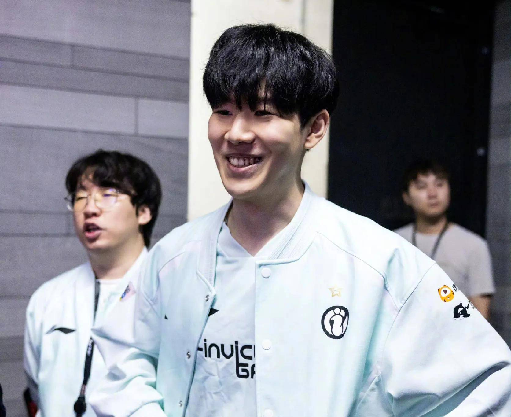 他需要更清 他需要更清